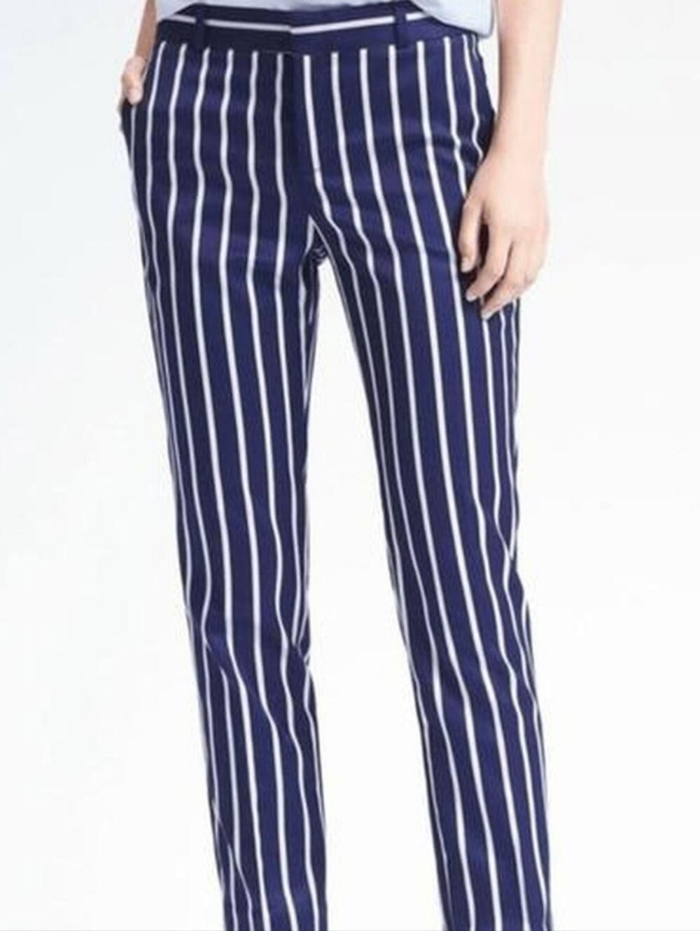 Banana Republic Ryan Fit pants feature navy blue and white vertical stripes Sz 4